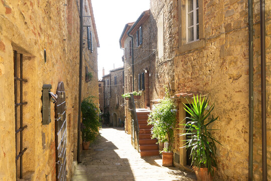 Fototapeta Typical narrow old Italian village streets