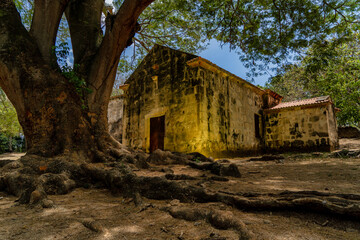Las Ruinas de Engombe, ubicadas en el municipio de Santo Domingo Oeste, República Dominicana, son el resto del antiguo Ingenio de Santa Ana, fundado en el siglo XVI y considerado el primer ingenio azu