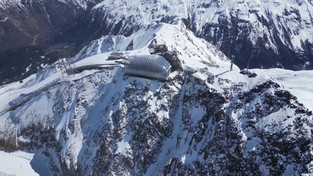 Gaislachkogl Bergstation in S&ouml;lden im Winter - Drohnenvideo