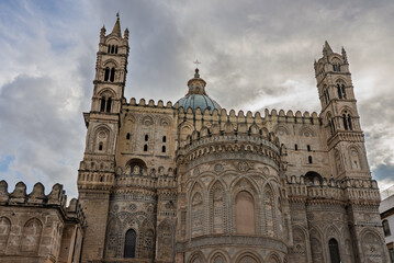 Fototapeta premium Palermo, the historic Sicilian capital city, featuring the monumental city gate, Palermo Cathedral, ornate baroque architecture, and charming narrow streets filled with history, Sicily, Italy