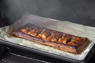 Puff pastry tart with burnt apple