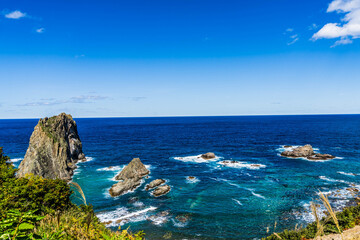北海道、島武意海岸から積丹ブルーの海を臨む。秋10月