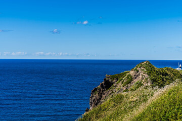 北海道、神威岬から積丹ブルーの海を臨む。秋10月