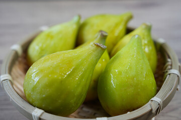 甘い香りが広がる白いイチジク