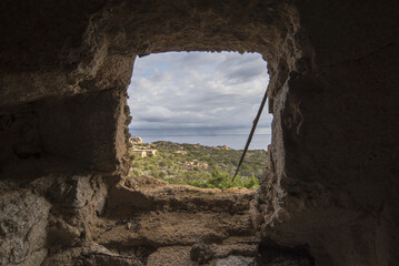 Fortino mimetico Seconda guerra mondiale, isola Spargi, Sardegna