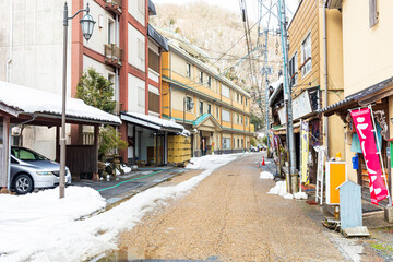 冬化粧した湯原温泉街