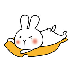 大きな落ち葉に乗る白いうさぎ