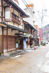 冬化粧した湯原温泉街