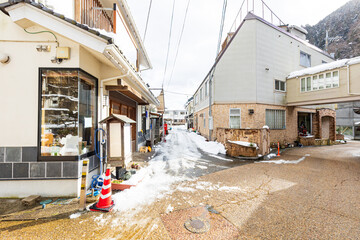 冬化粧した湯原温泉街