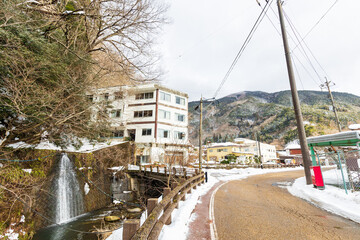 冬化粧した湯原温泉街