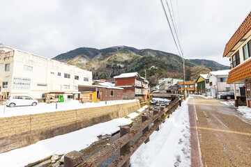 Fototapeta premium 冬化粧した湯原温泉街