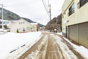 冬化粧した湯原温泉街