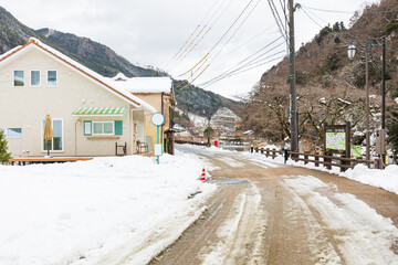 冬化粧した湯原温泉街
