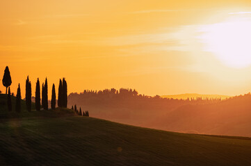 Obraz premium spring countryside landscape of a sunset over the tuscany hills , Italy 