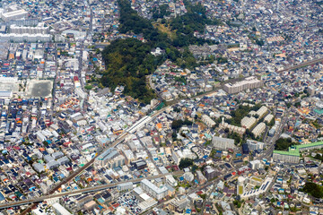東急東横線の大倉山駅付近を空撮