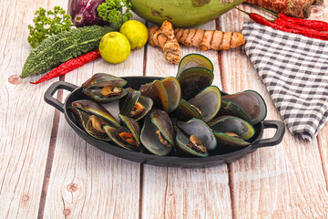 Fresh boiled mussels in the bowl