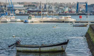 Port de pêche près de la Cité Close de Concarneau, Finistère, Bretagne, France