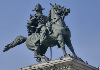 Obraz premium Vittorio Emanuele II bronze statue in Dome square Milan, Lombardy, Italy