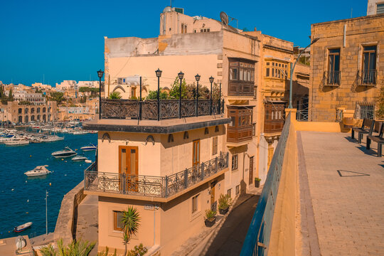 Birgu Waterfront, Malta &ndash; Boats, Historic Cathedrals and Old Town View