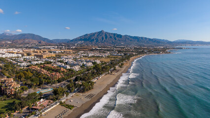 Vista aérea de la playa de San pedro Alcántara en el municipio de Marbella, Andalucía