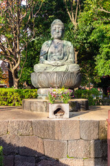 Obraz premium Statue in garden of Senso-ji temple in Asakusa, Tokyo, Japan