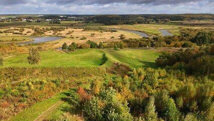 Łomżyński Park Krajobrazowy Doliny Narwi, meandry rzeki Narew, stanowiąca obszar chroniony. Łomża, Województwo podlaskie, Polska, Europa