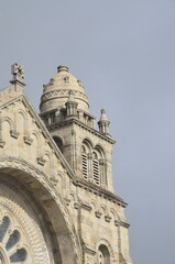 Obraz premium Santa Luzia Basilica in Viana do Castelo, Portugal, showcasing intricate stone carvings, arched windows, and a majestic dome under a clear sky A masterpiece of neo-Byzantine architecture 