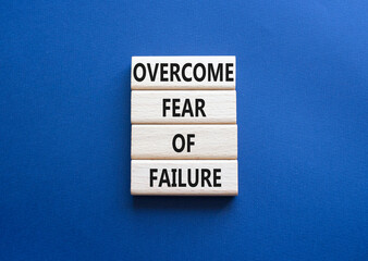 Obraz premium Fear of failure symbol. Concept words Overcome Fear of failure on wooden blocks. Beautiful deep blue background. Business and Fear of failure concept. Copy space.