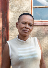Obraz premium african woman in the village, standing in front of the house, rural life in Botswana