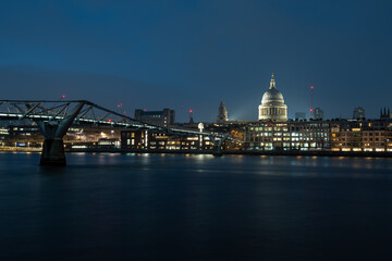 Fototapeta premium st pauls cathedral at night