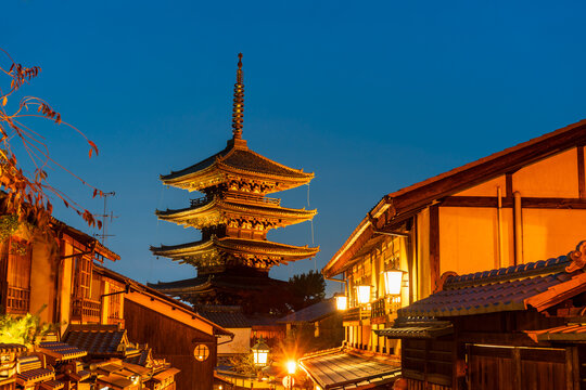 Hōkan-ji Temple (Yasaka Pagoda) at night on Gion street in Kyoto. Japan
