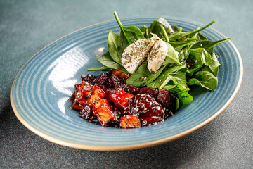Roasted beetroot and spinach salad with goat cheese