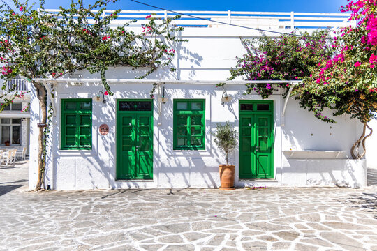 Fototapeta Traditional house in greek island village