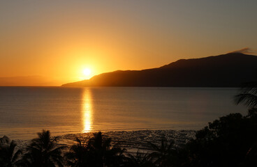 Fototapeta premium Peaceful sunrise over the ocean at the Cairns Esplanade in Queensland, Australia