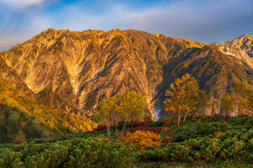 紅葉の八方山早朝ハイキングと北アルプス朝焼け