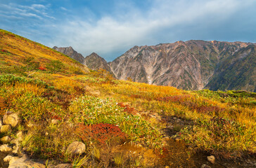紅葉の八方山早朝ハイキングと北アルプス朝焼け