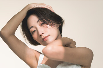 ミドル世代の日本人女性のビューティーポートレート。