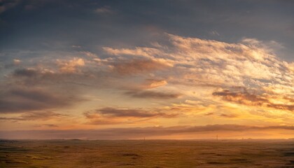 Naklejka premium Dramatic Morning Sky with Streaky Clouds at Sunrise 