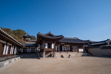 Naklejka premium Korean traditional building in Changdeokgung palace in Seoul, South Korea. It is one of the Five Grand Palaces built by the kings of the Joseon dynasty. with beautiful autumn foliage.