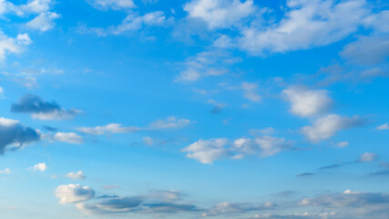 Obraz premium Beautiful blue sky with soft white clouds at dawn for an abstract background