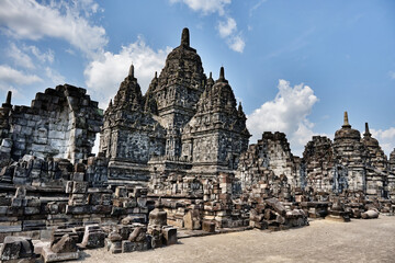 The majestic ruins of Candi Sewu © franck