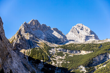 Bergwanderung durch die wunderschöne Bayrischen Alpen vor den Toren von Garmisch-Partnenkirchen...
