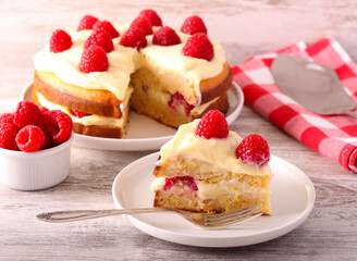 Lemon and raspberry sandwich cake
