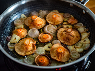 Frying saffron milk cap mushrooms