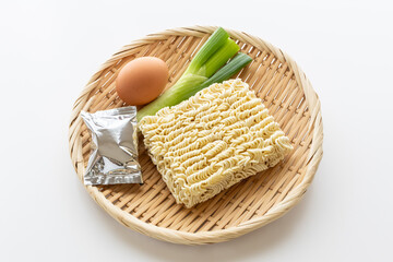 インスタントラーメン　インスタントヌードル　乾麺　即席麺