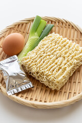 インスタントラーメン　インスタントヌードル　乾麺　即席麺