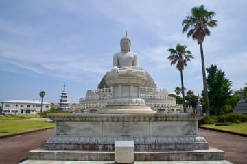 Buddha Statue Aligned with Dome