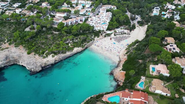 Gut besuchte Bucht in Mallorca.
