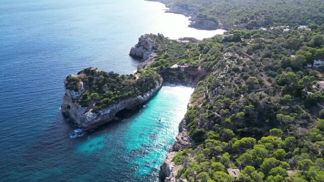 Wundersch&ouml;ner Strand in Mallorca, gut besucht im Oktober.