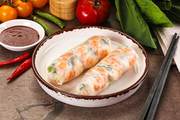 Vietnamese spring roll with prawn
